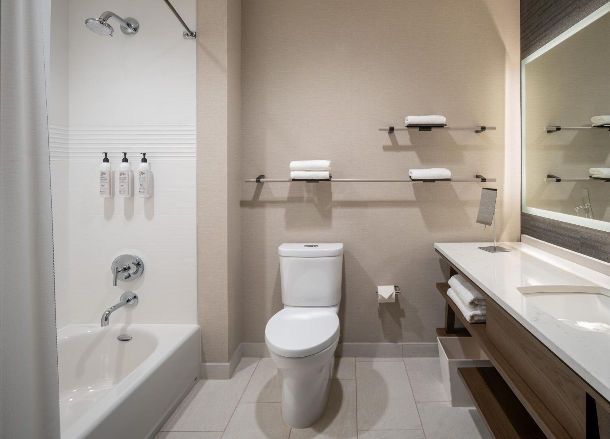 Delta Hotels By Marriott Wichita Falls Convention Center Екстер'єр фото
